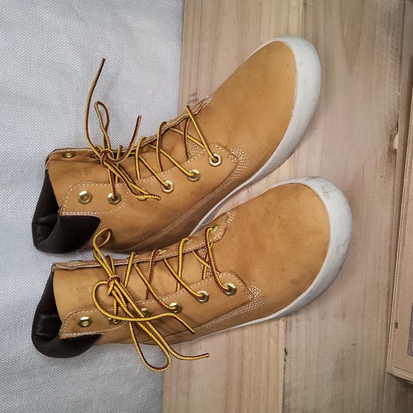 TIMBERLAND 8641A Womens Padded Collar wheat workboot 8 - Picture 2 of 4